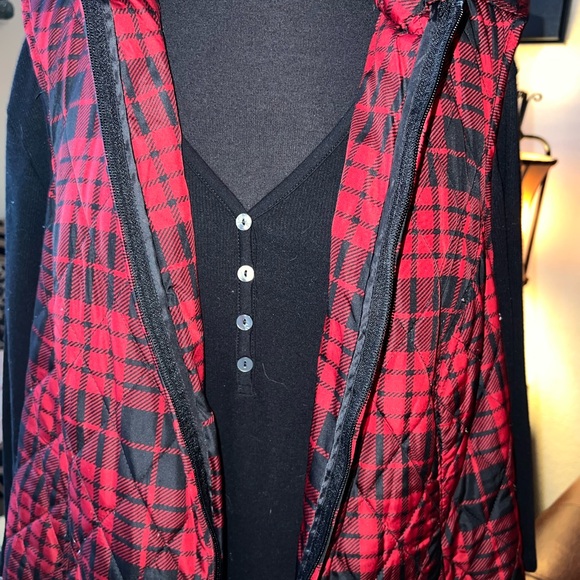 Black/Red Plaid Puffer Vest - Picture 2 of 9